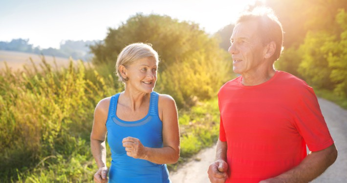 Älteres Paar beim joggen